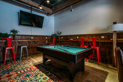 Chengdu Lazybones Hostel - Pool table in the bar and restaurant